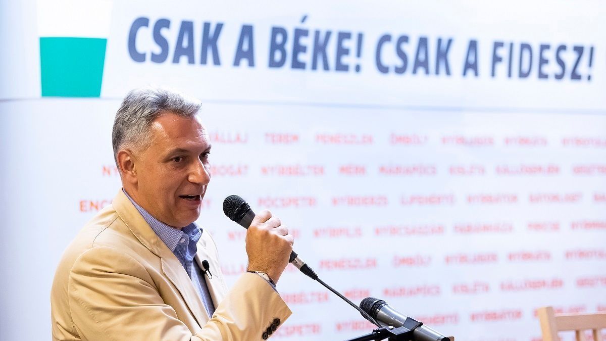 Lázár János: Júniusban eldönthetjük, hogy Magyarország maradjon-e a béke pártján