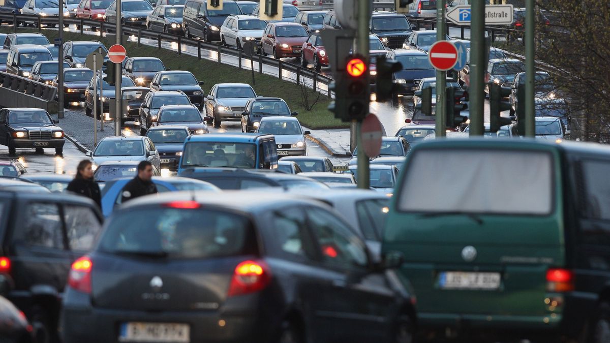 Új, kötelező felszerelés kell júliustól az autókba - mutatjuk a részleteket!