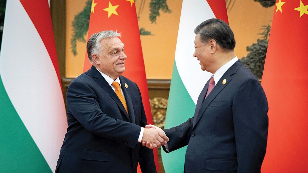 Rekordokat döntő kínai kapcsolat: Orbán Viktor miniszterelnököt fogadja Hszi Csin-ping kínai elnök Pekingben 2023. október 17-én.