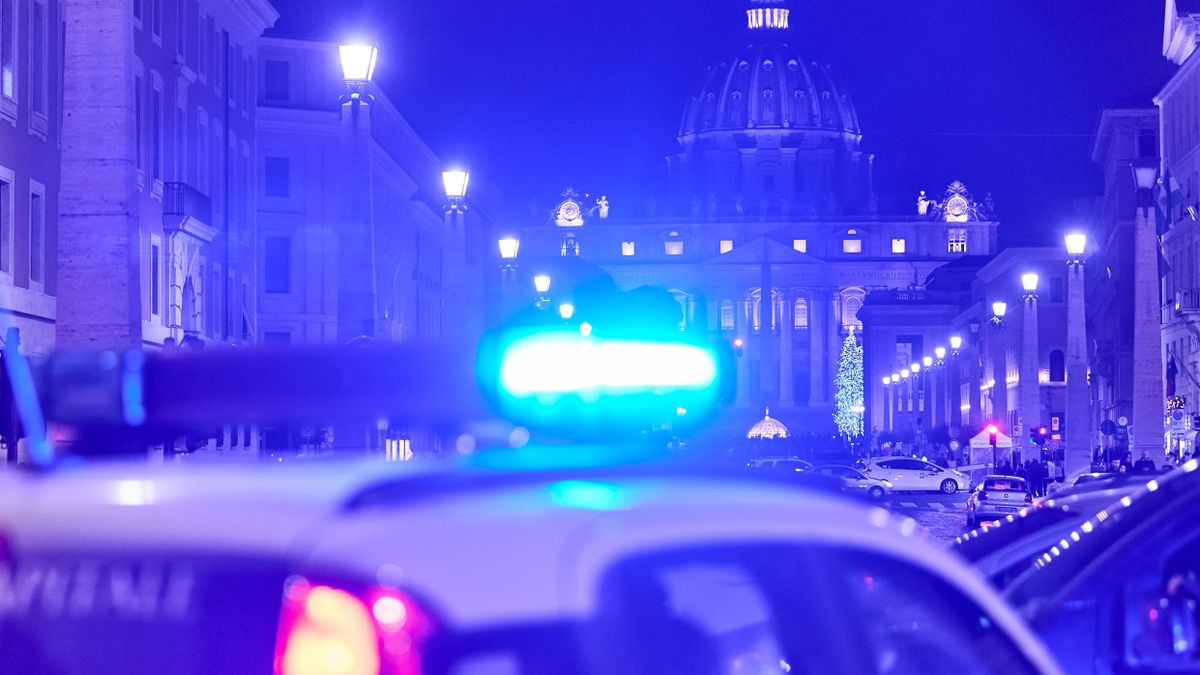 Lelőtték a rendőrök a zsinagógát gyújtogató terroristát Franciaországban