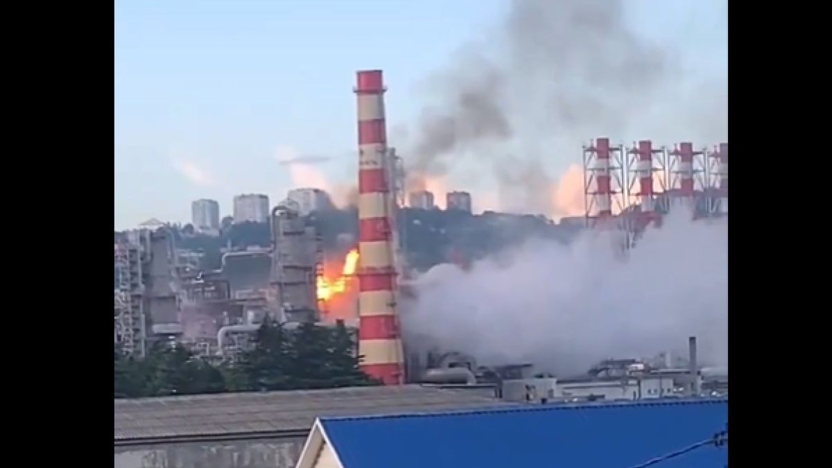 Keményen odacsaptak az ukránok: lángokban áll Novorosszijszk kikötője (VIDEÓ)