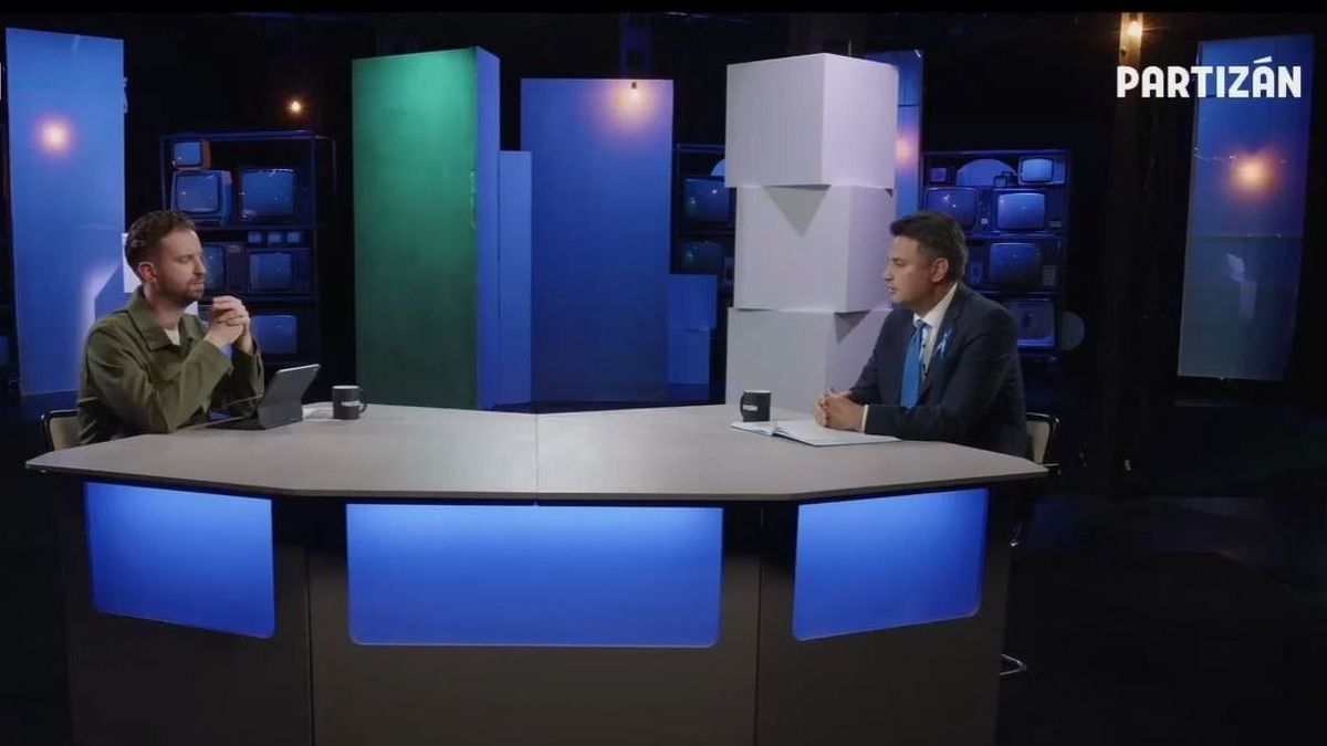Márki-Zay a Partizánban előbb felrótta Gulyásnak, hogy két éve nem hívta a műsorba