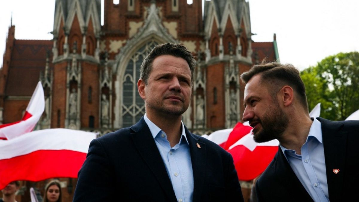 Tiltakoznak a lengyelek a varsói polgármester vallásellenes húzása miatt