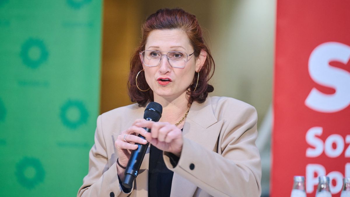 Kiakadt a német biztos: fél, hogy a gyerekek nem fejezhetik ki interszexuális mivoltukat