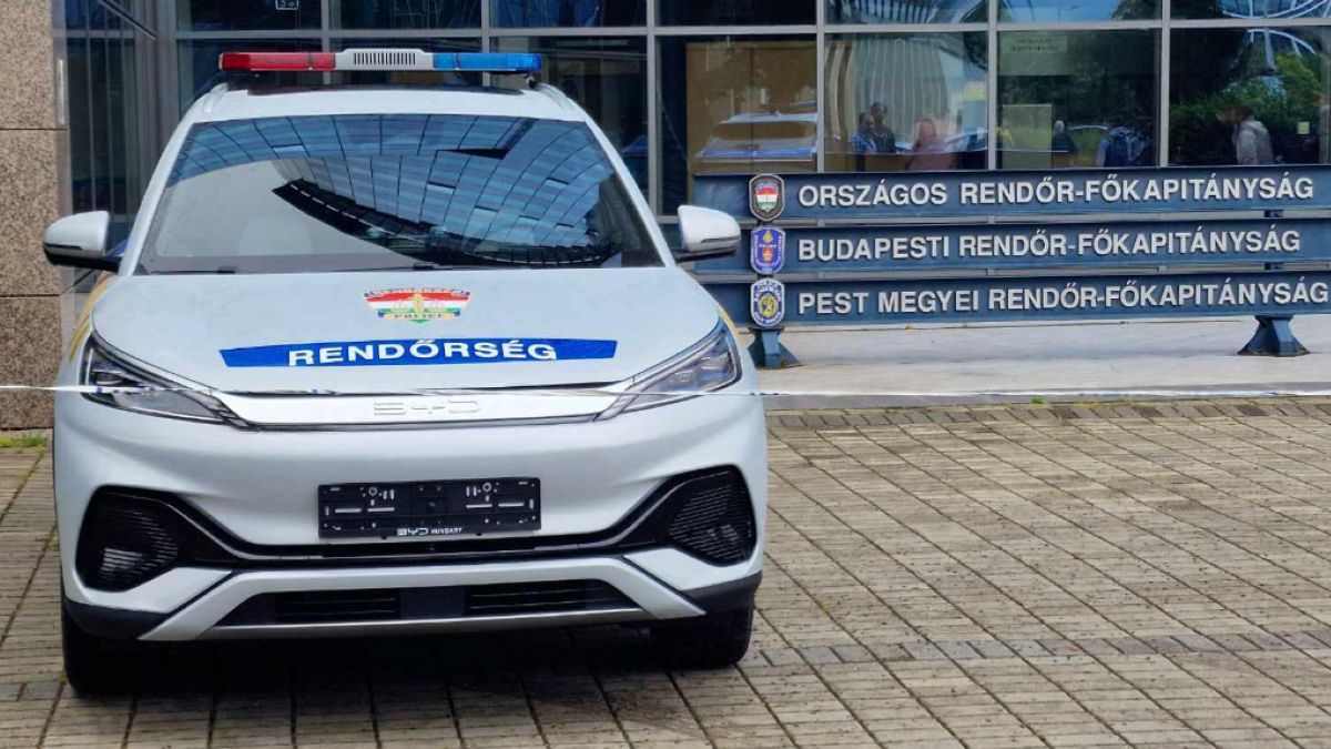 Modern kínai villanyautókat vásárolt a rendőrség