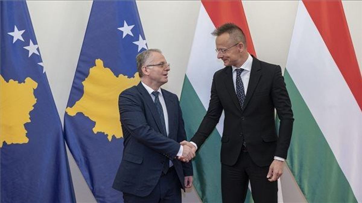 „Háborúfanatikus, aki veszélybe sodorja Európát” – Szijjártó Péter nem finomkodott, amikor Manfred Weberről kérdezték (VIDEÓ)