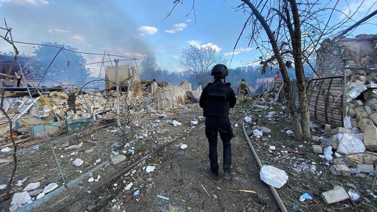 Új szint: egyetlen bombával egy egész utcát pusztítottak el az oroszok (KÉPEK)