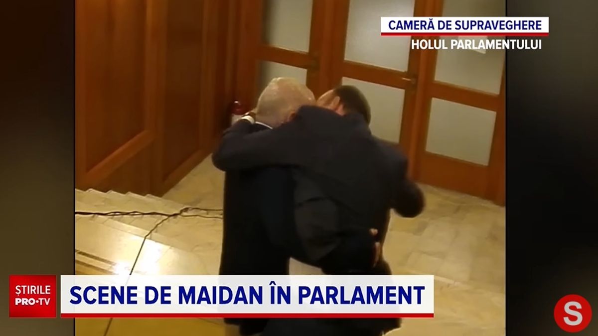 Orrba térdelte képviselőtársát a román politikus, különleges büntetést szabtak ki rá (VIDEÓ)