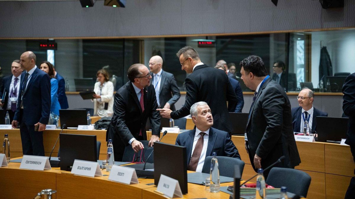 Szijjártóval kiabáltak az EU-csúcson, hogy tovább pénzelhessék Ukrajnát