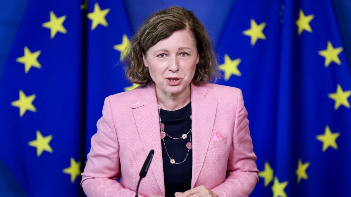 Jourová beleszállt Orbán szlogenválasztásába