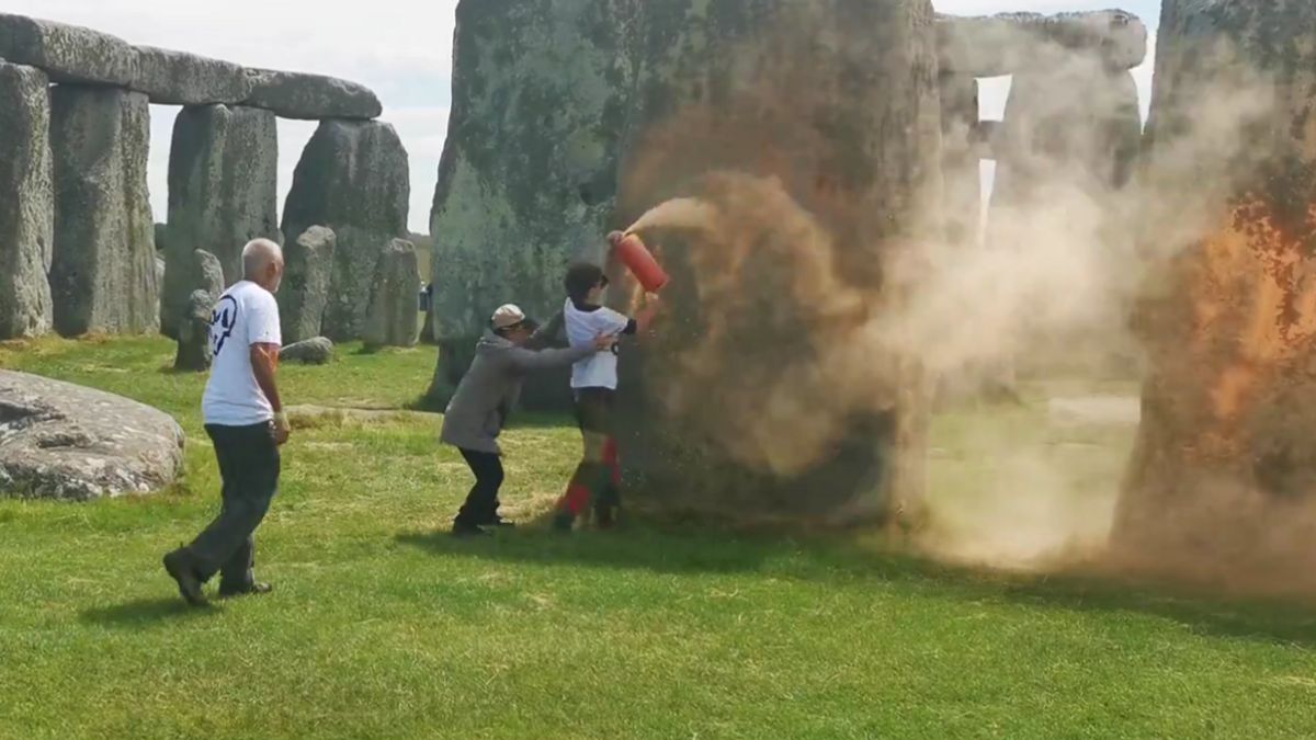 A Stonehenge szikláit is lefújták a környezetvédők (VIDEÓ)