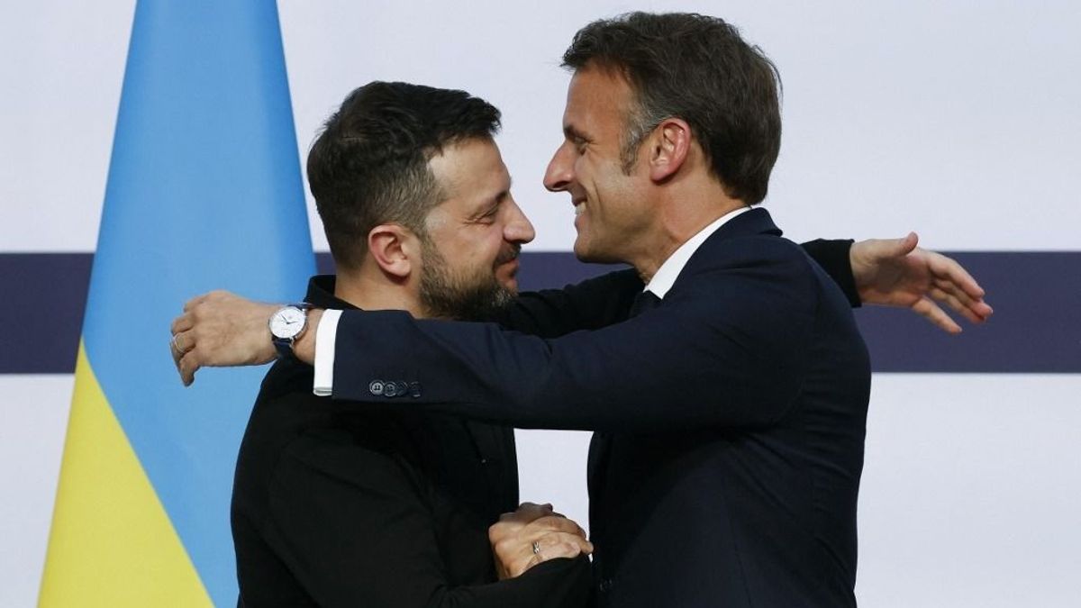 A francia elnök nemzetközi koalíciót szeretne katonai kiképzők küldésére Ukrajnába