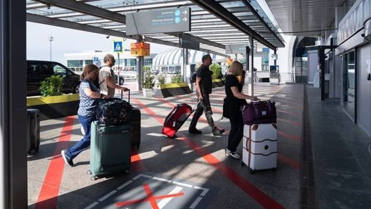 Ferihegyen rekedtek az éjjel a Ryanair utasai
