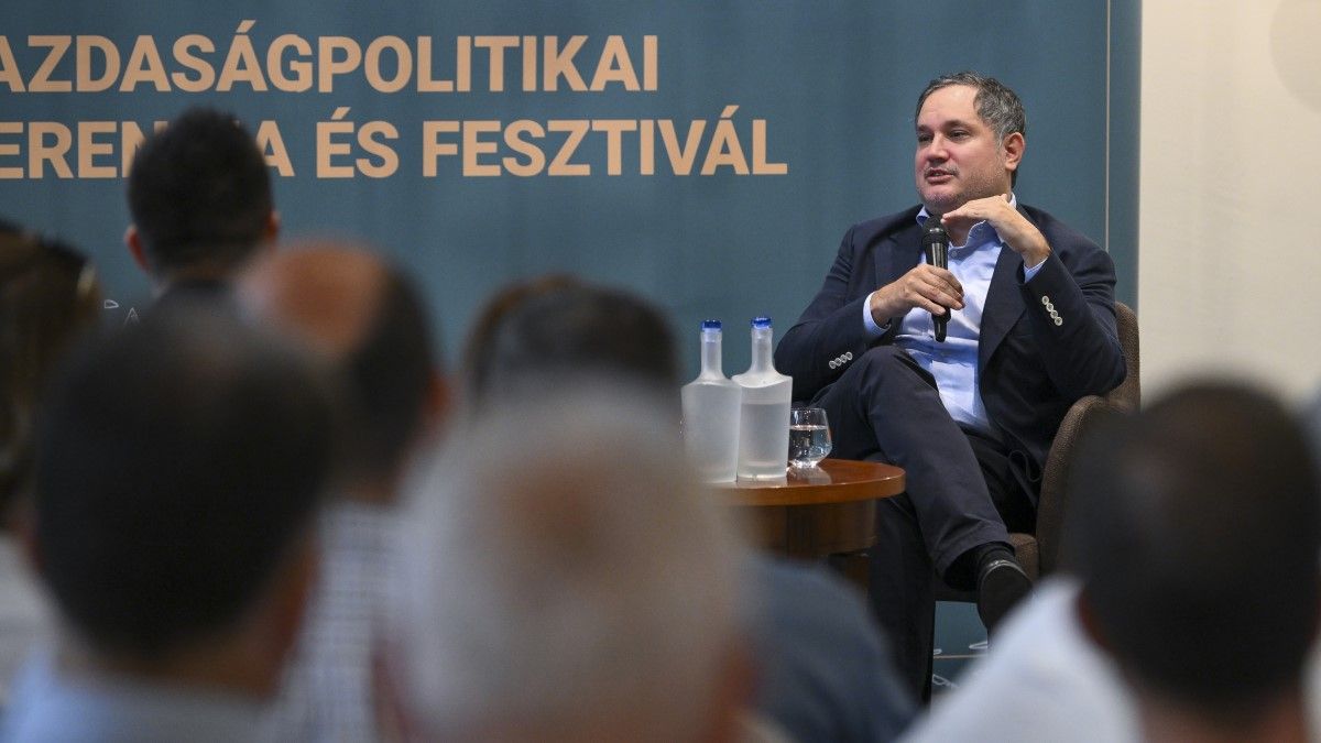 „Nem mondunk le a vidéki fiatalokról!” – Nagy Márton a Mandinernek