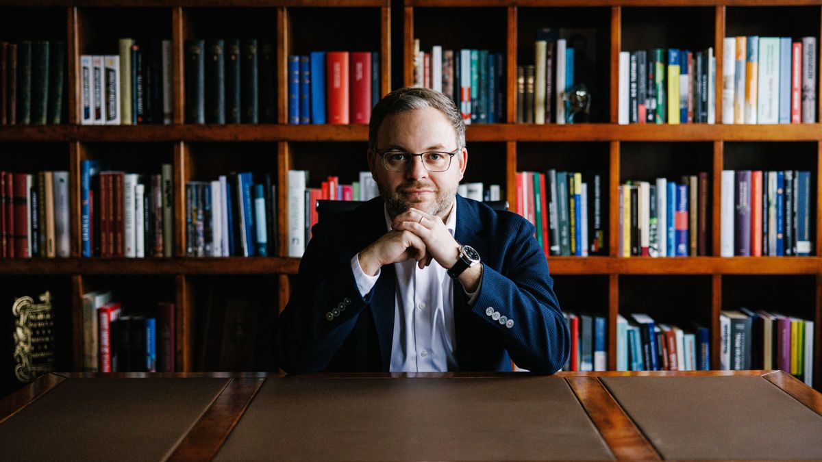 A háborúpárti erőknek el kell számolniuk a lelkiismeretükkel – Orbán Balázs a Mandinernek