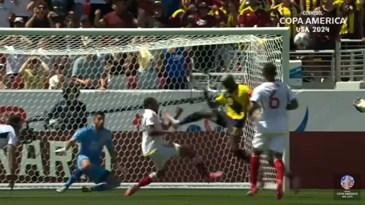 Döbbenet: az ecuadori sztárfocista karaterúgással hozta helyzetbe magát (VIDEÓ)