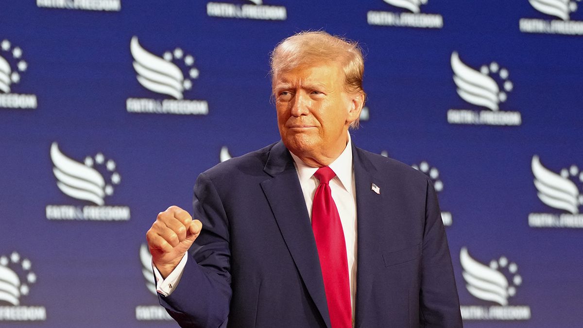 Ha ez igaz, Kijev kezdhet vészforgatókönyvben gondolkodni: így bírná rá Trump a békére Ukrajnát a lapértesülés szerint