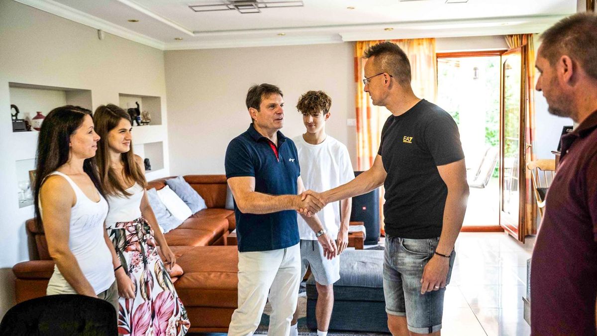 Személyesen kéri az emberektől Nagy István, Szijjártó Péter és Varga Mihály, hogy menjenek el szavazni