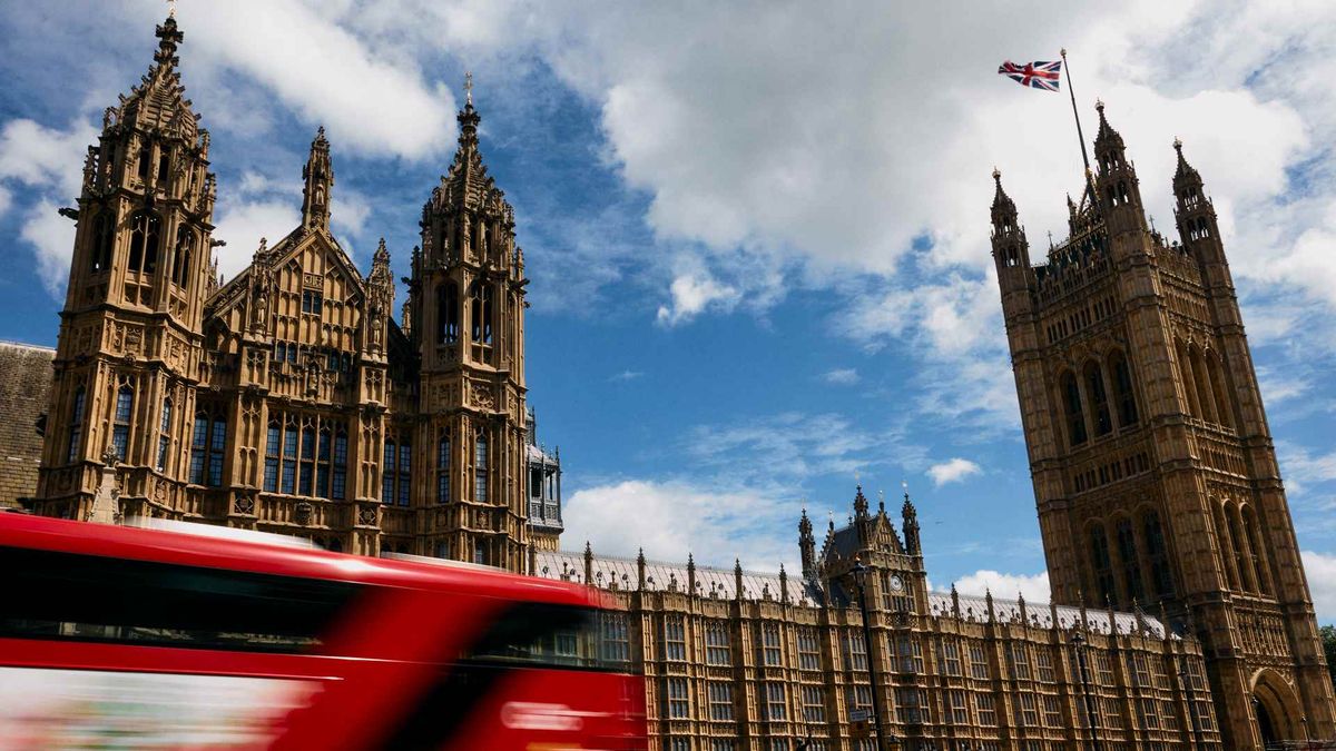 Katasztrofális vereségnek nézhetnek elébe a brit konzervatívok