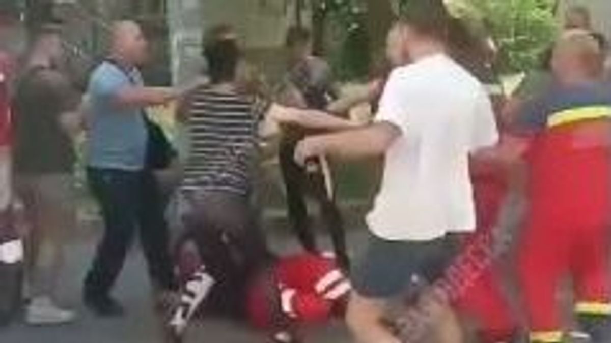 Ukrán sorozási abszurd: munkájukat végző mentősöket akartak elhurcolni a frontra (VIDEÓ)