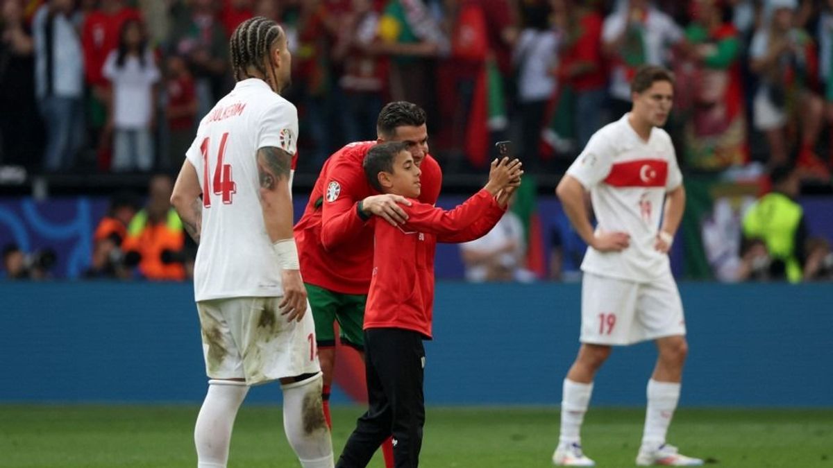 Így aranyoskodott az ötszörös aranylabdás Cristiano Ronaldo (VIDEÓK)