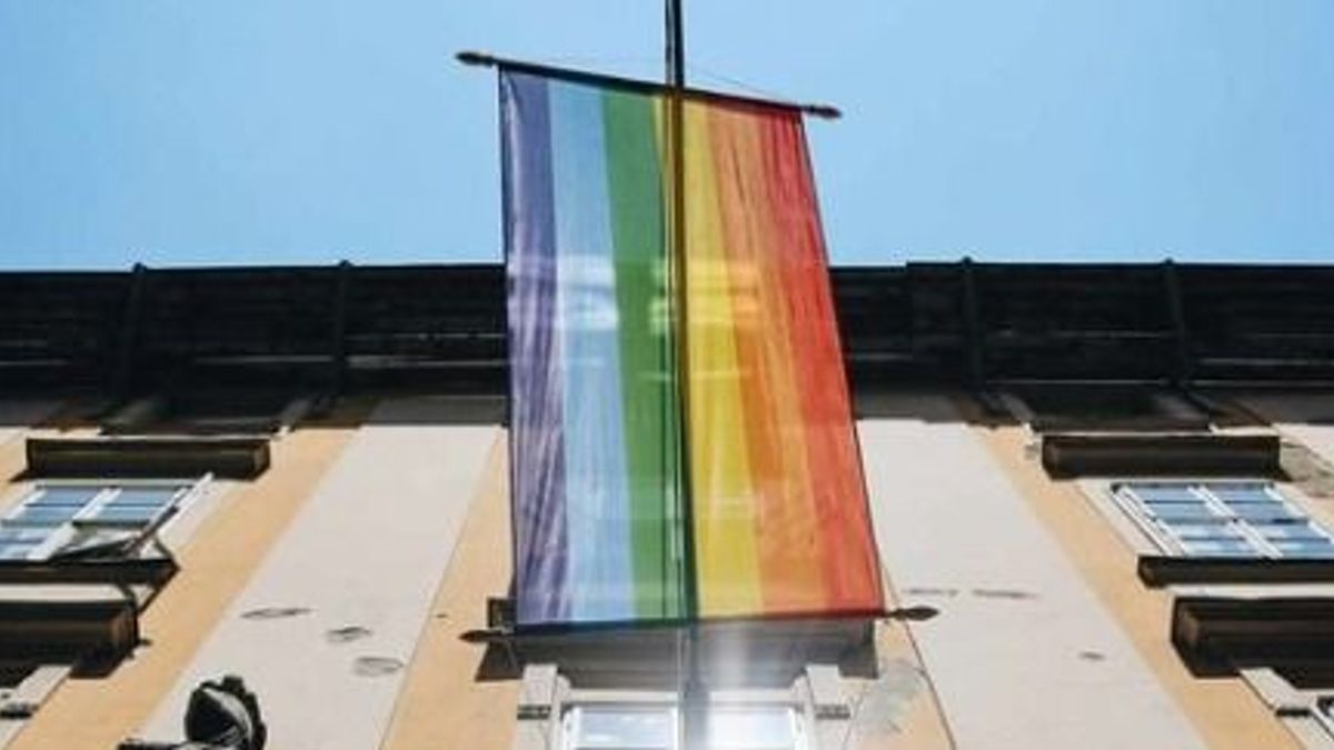 Karácsony újra kitette a Pride-zászlót a Városházára