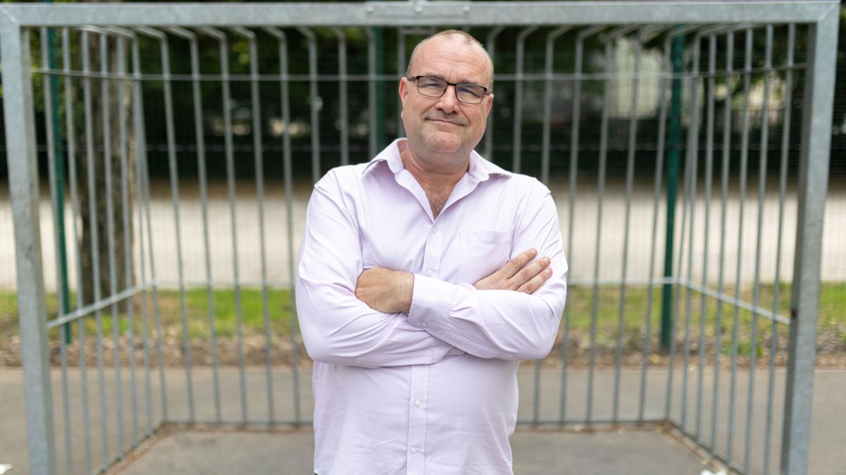 „A szüleim kikiabáltak a folyosóra, amikor saját focizásomat már nagyon hangosan közvetítettem” – Jászberényi József a Mandinernek