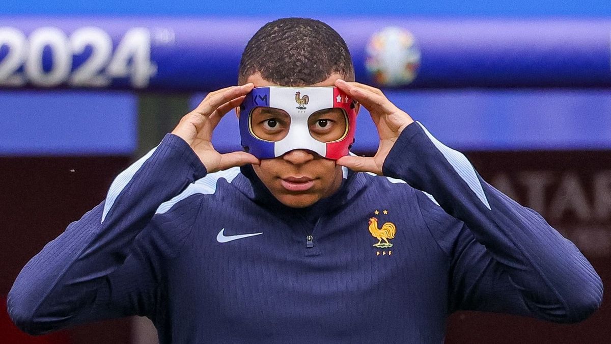 Döntött az UEFA: Mbappé nem léphet pályára jelenlegi maszkjában