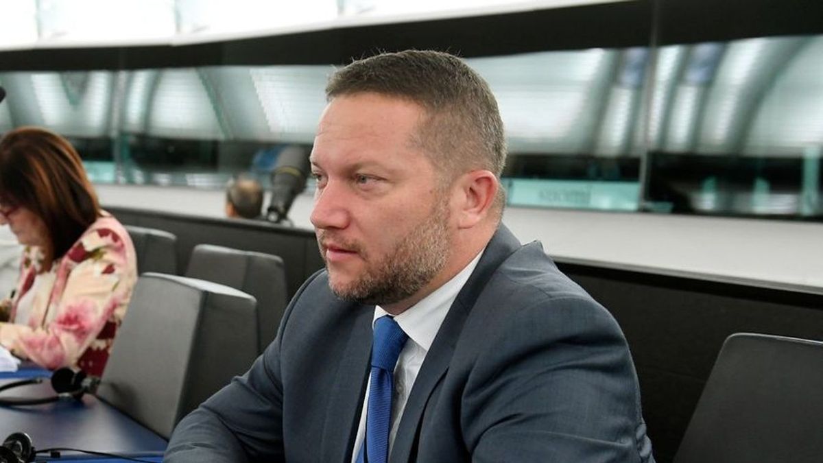 „Kedves Viktor, most már minden oké! Üdv és LOL” – Ujhelyi István nekiment Mark Ruttének
