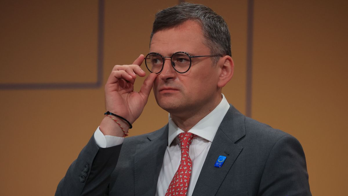 Neki szabad, amit Orbán Viktornak nem: az ukrán külügyminiszter Pekingbe látogat