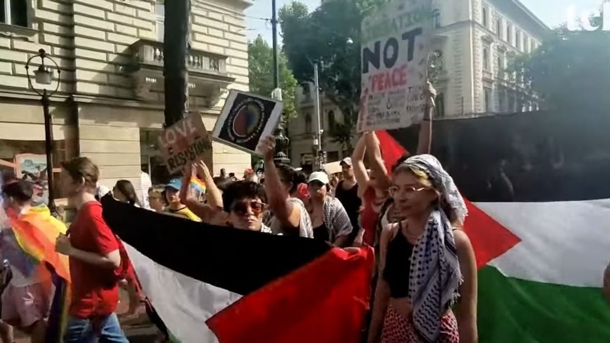 Balhé a Pride-on: palesztin és izraeli zászlós felvonulók szólalkoztak össze