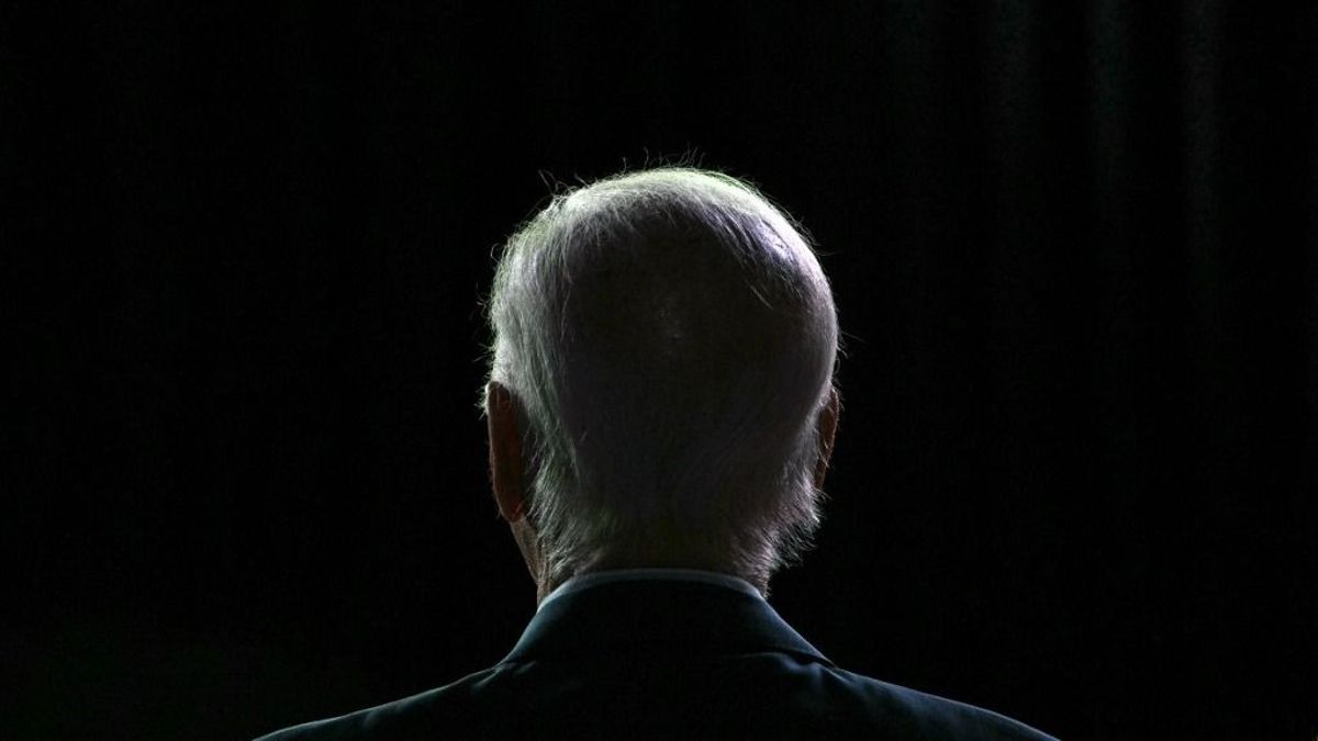 Itt az egyperces videó, amely miatt mindenki aggódik Joe Bidenért Amerikában