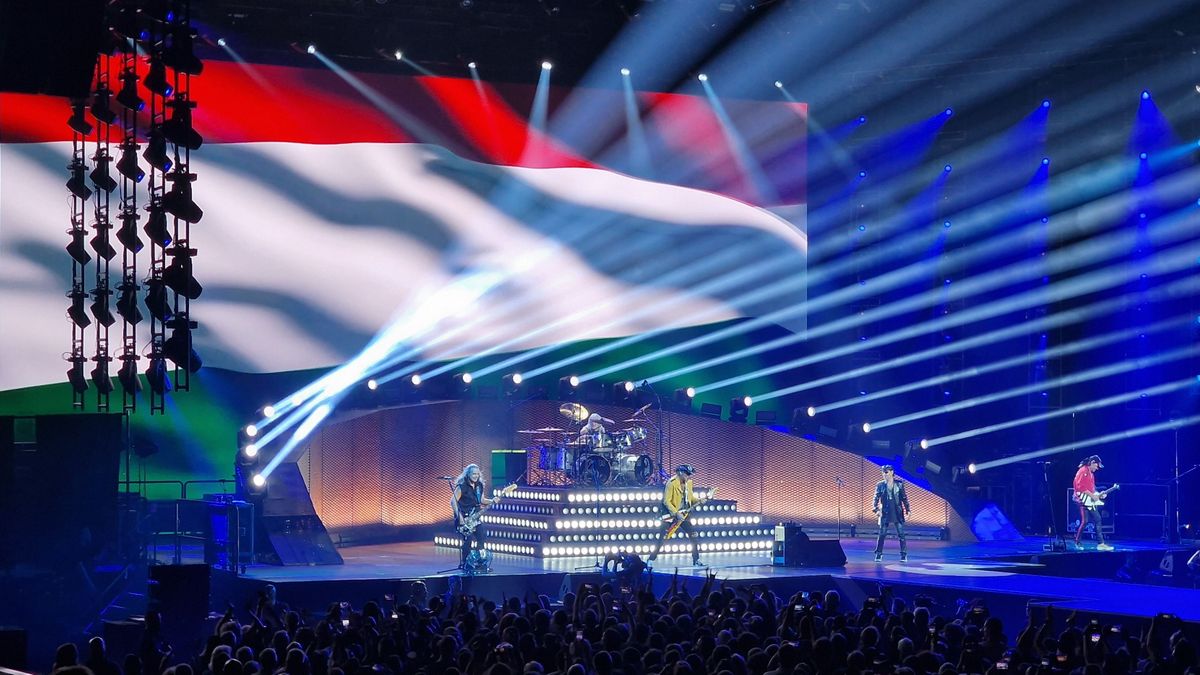 Magyar zászló, leomló fal, animált nők és hard rock – ezek a skorpiók ismét odaszúrtak