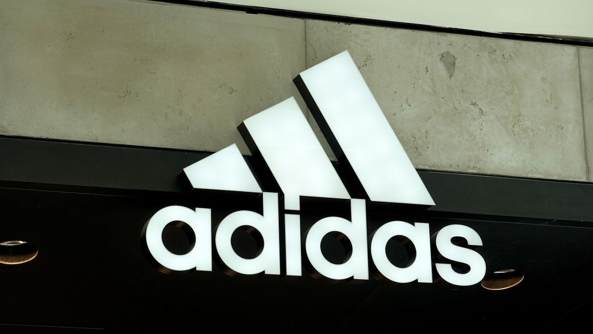 Hatalmas botrány az Adidasnál – a vezetőség több tagja is kenőpénzt fogadott el