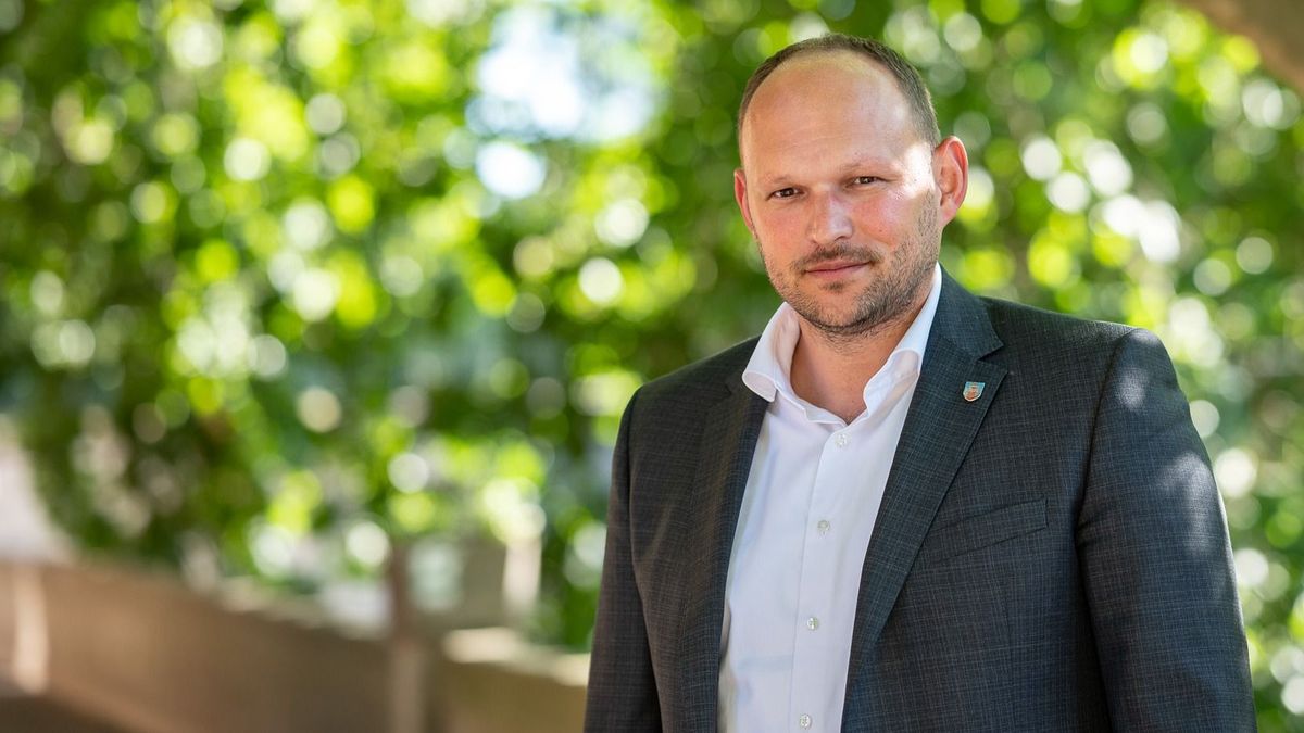 „Én minden esztergomit képviselek, pártállástól, politikai nézetektől függetlenül” – Hernádi Ádám a Mandinernek