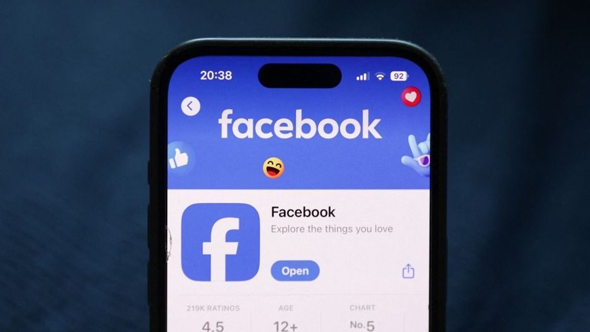 „Arrogáns és felelőtlen” – kőkemény kritikát kapott a Facebook a vezető politikustól