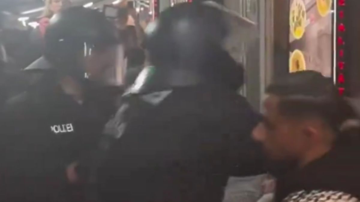 Betelt a pohár a német rendőröknél: ököllel ütöttek-vertek két arab férfit (VIDEÓ)