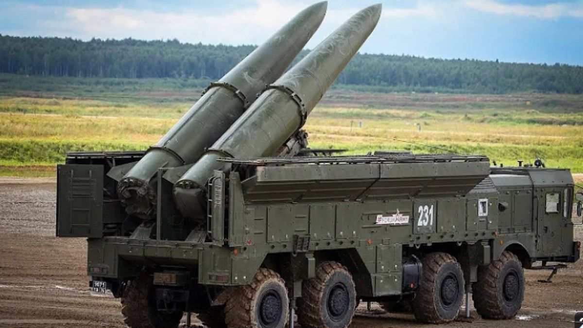 Vérfagyasztó képsorok: orosz kazettás bomba kapott telibe egy ukrán logisztikai konvojt (VIDEÓ)