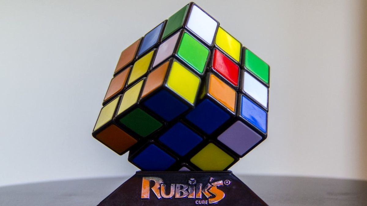 A tanítványai bosszantó térvaksága miatt alkotta meg a bűvös kockát a most 80 éves Rubik Ernő
