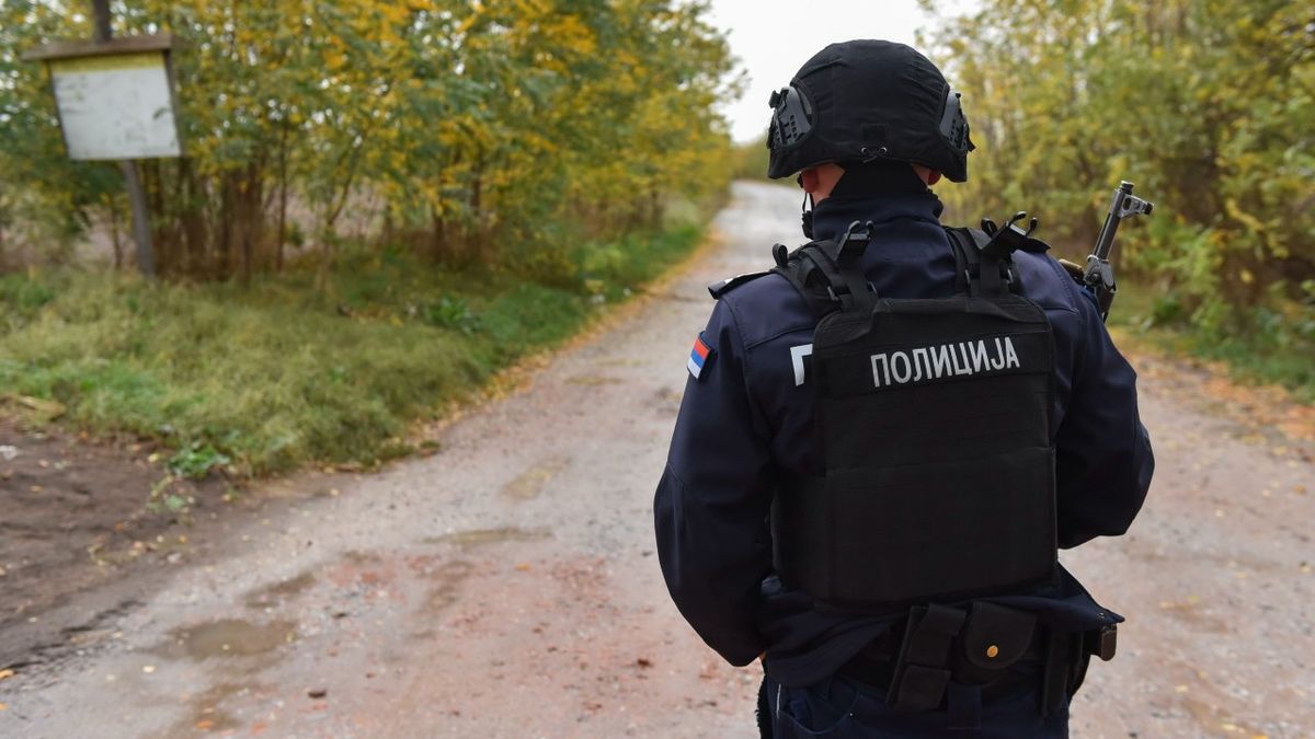 Feszült a helyzet a magyar határnál: összecsaptak a migránsok