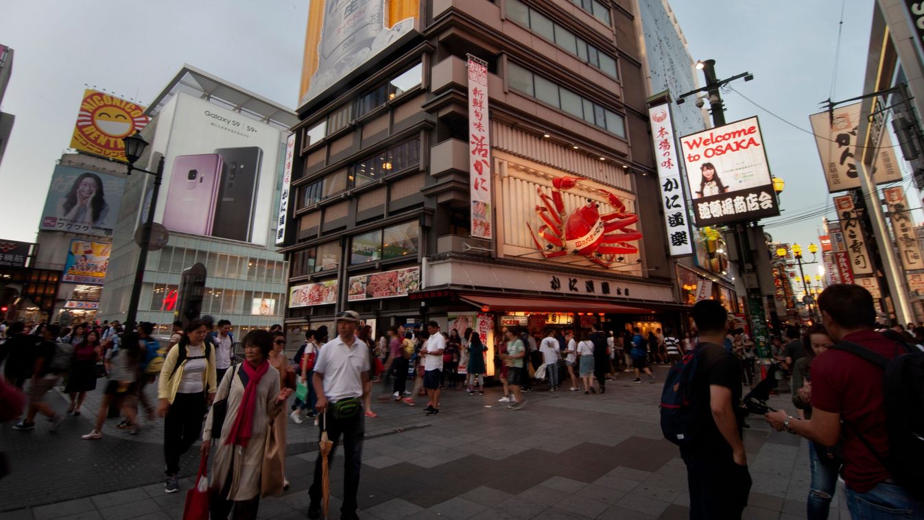 Osaka,,Japan,-,May,2018,:,People,Walking,Around,At