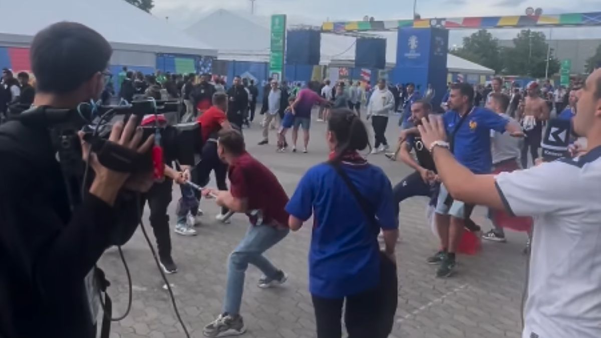 Összeverekedtek a francia és a belga szurkolók a stadion előtt (VIDEÓ)