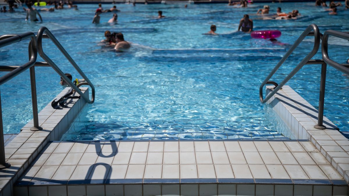 Ennyiért hűsölhetünk a budapesti fürdőkben