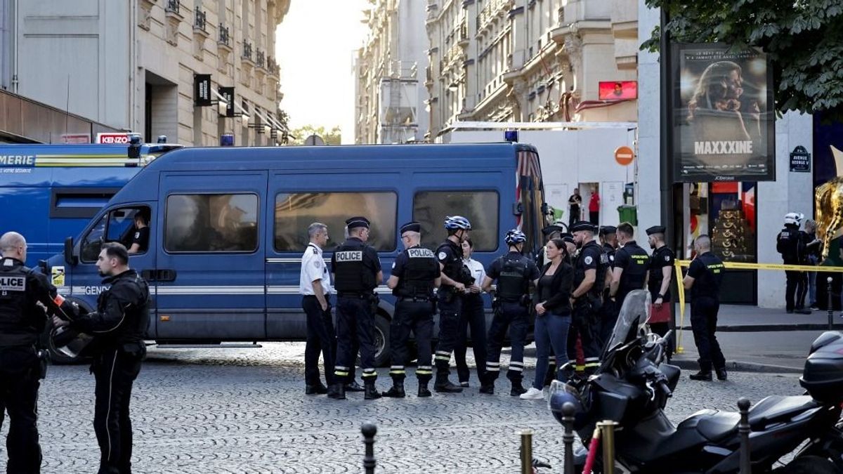 Késes merénylő szabadult el Párizsban: rátámadt egy rendőrre