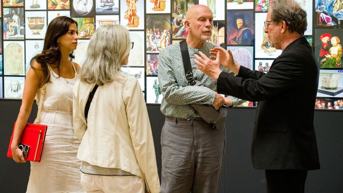 Hoppá: Szentkirályi Alexandra és John Malkovich együtt sétálgattak a Szépművészeti Múzeumban