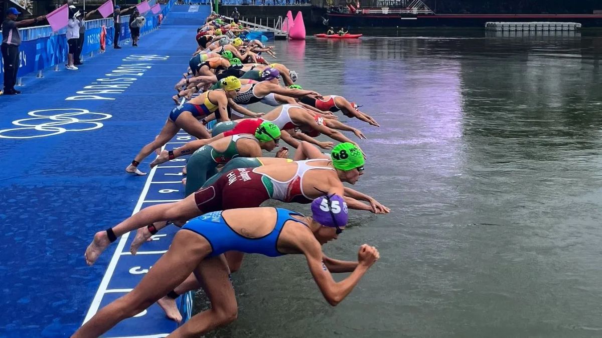 Az elsők között ugrott be a magyar olimpikon a zavaros Szajnába (FOTÓ)