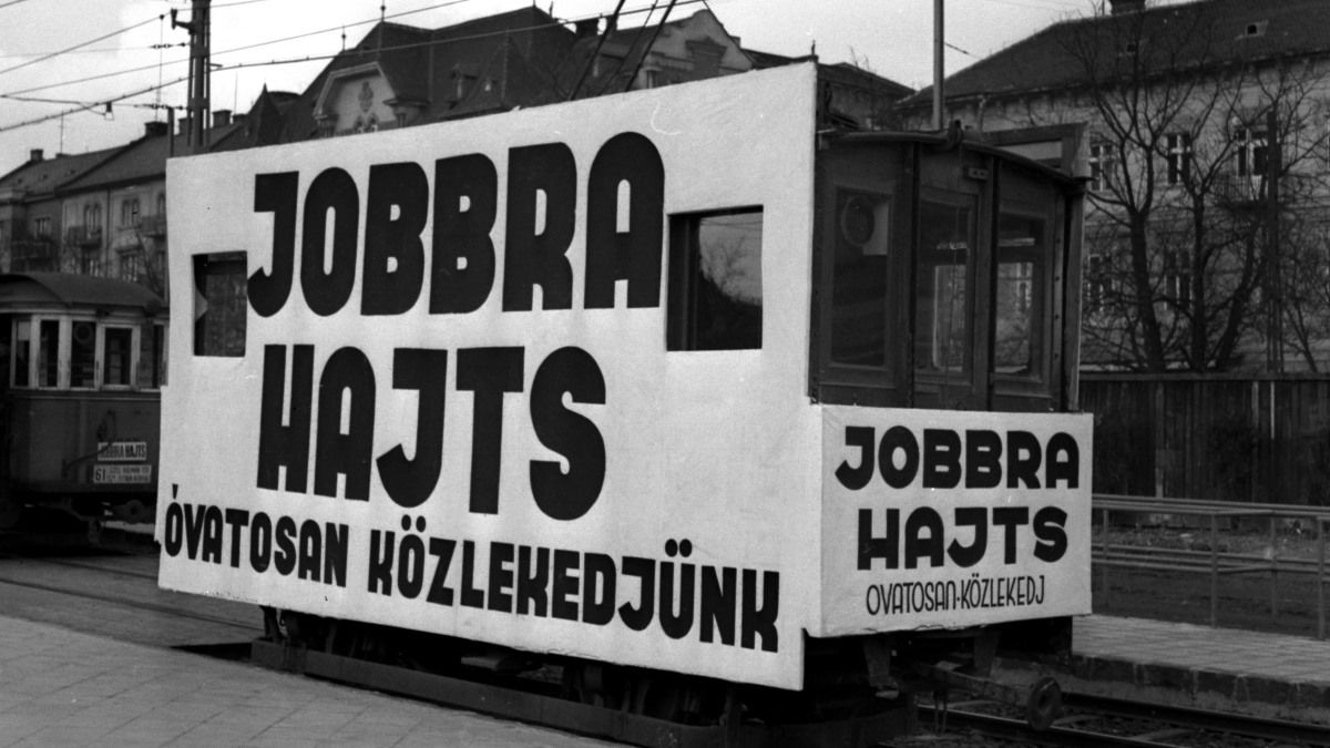 Káoszt és több balesetet is hozott, mikor 83 éve bevezették itthon a jobboldali közlekedést