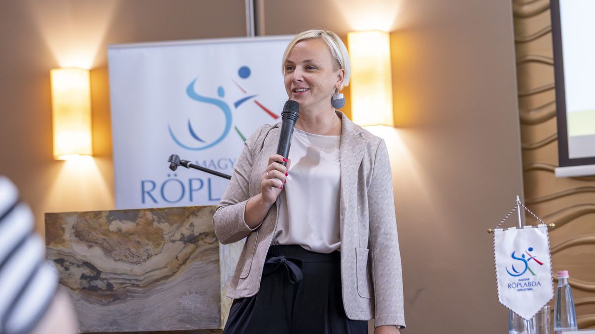 Egymilliárd nyomában – Egykori liberóra bízták a jövőjüket a rettegő röplabdázók