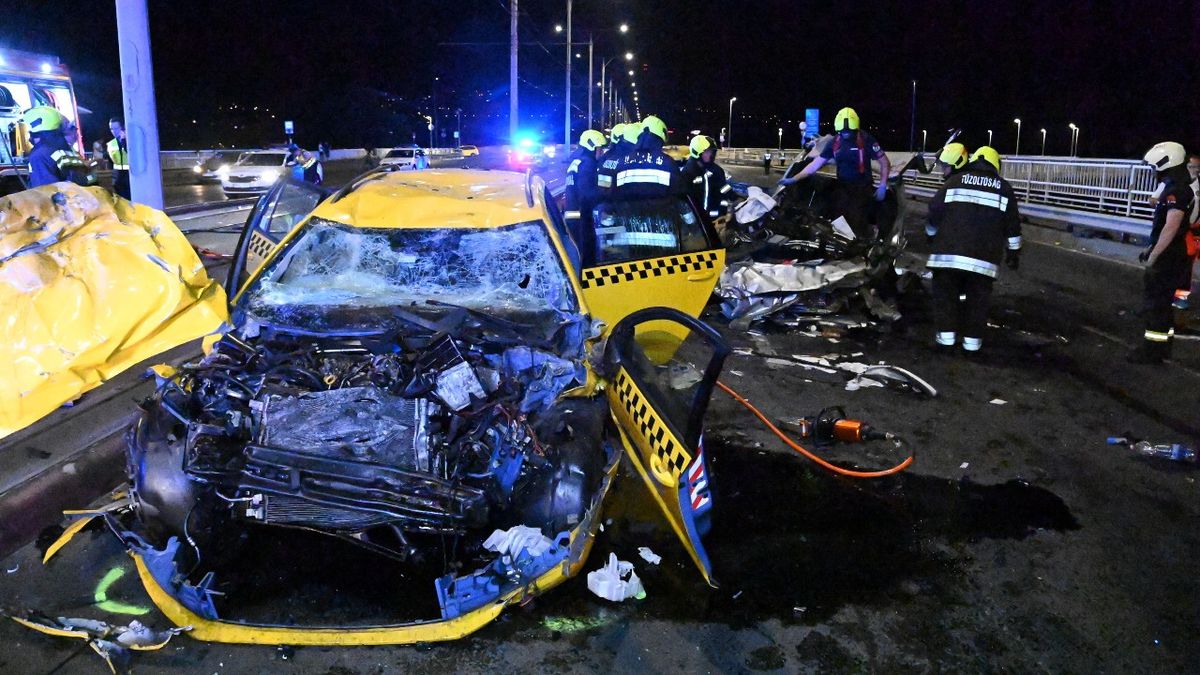 Brutális fotók az Árpád hídon történt balesetről: a forgalommal szemben száguldott a taxi – három ember halt meg