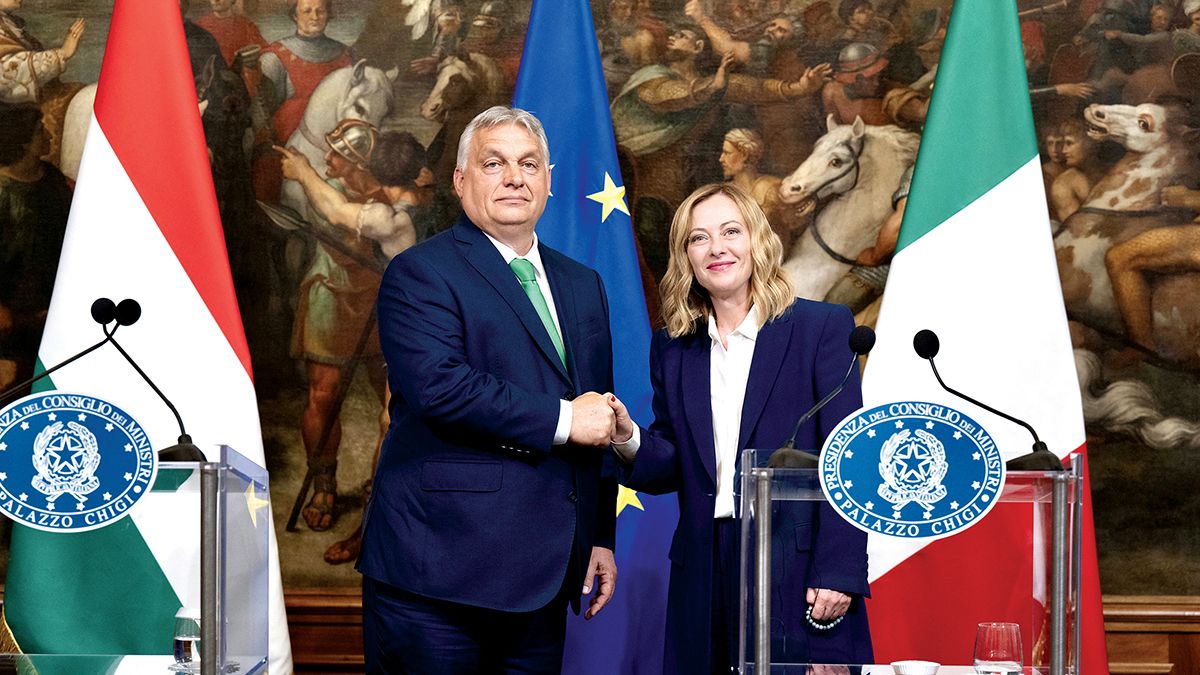 Öveket becsatolni, ez itt a Giorgia-show!